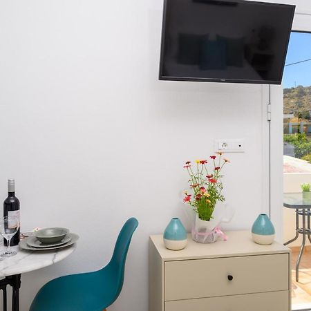 Artemis Apartment First Floor Элунда Экстерьер фото